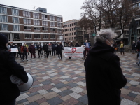 Demonstrant*innen bei der Petitionsübergabe